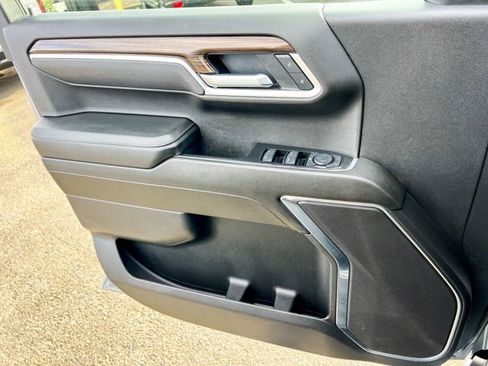 Used 2025 Chevrolet Silverado 1500 LT image 18