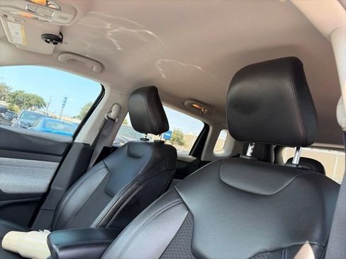 Used 2022 Jeep Compass Latitude FWD image 13