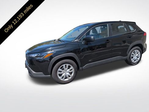 Used 2023 Toyota Corolla Cross L AWD/4WD image 2