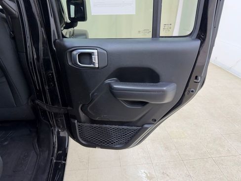 Used 2019 Jeep Wrangler Unlimited Sport S AWD/4WD image 13