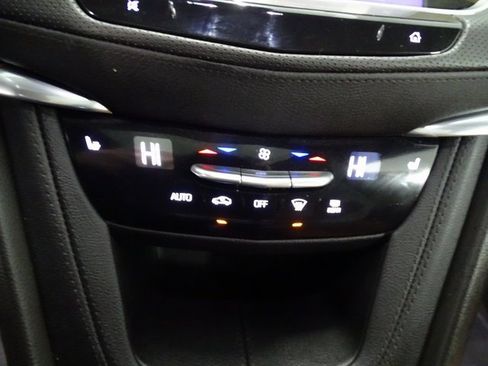 Used 2022 Cadillac XT5 Premium Luxury image 14