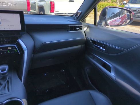 Used 2024 Toyota Venza Limited image 16