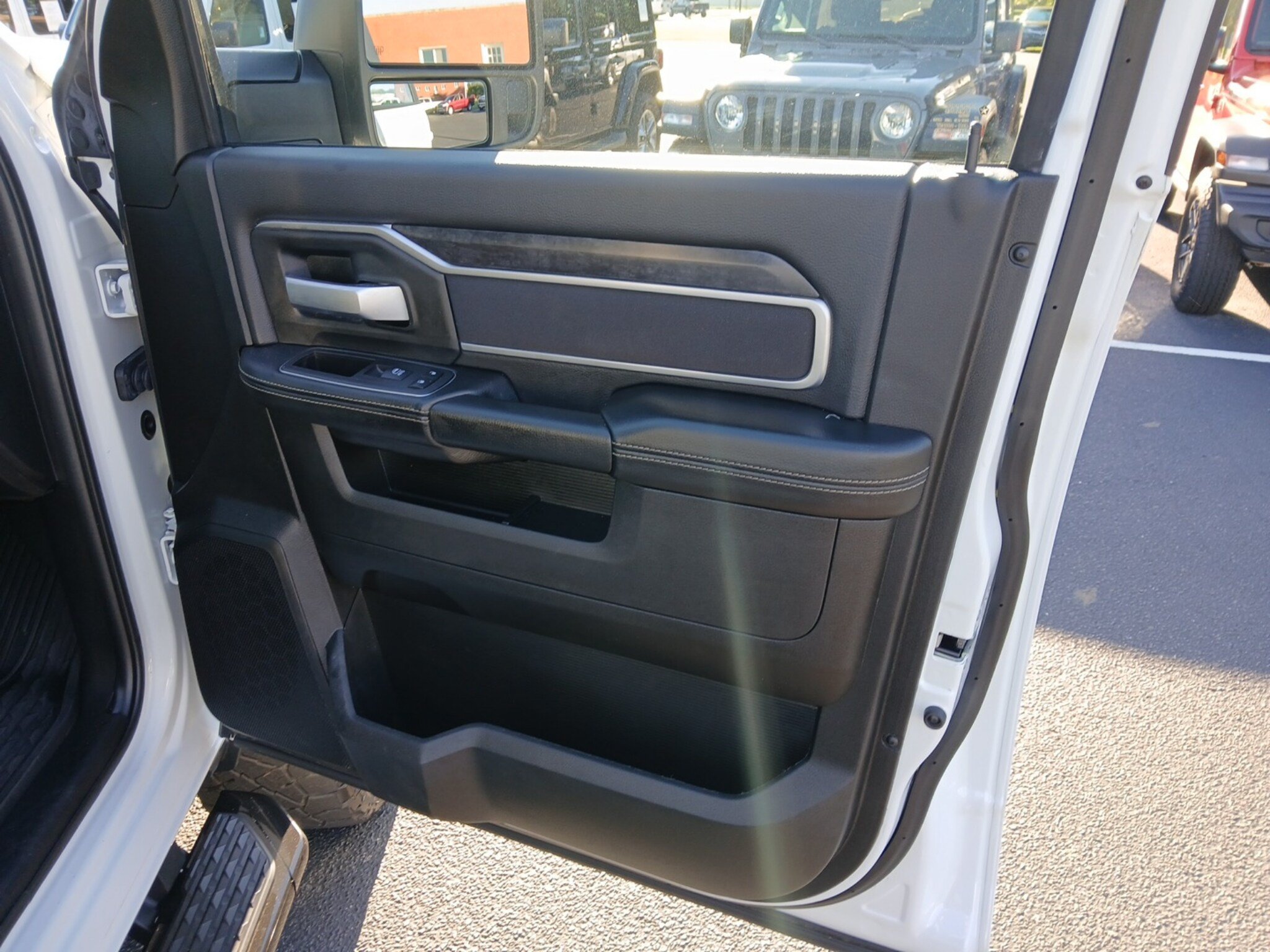 Certified 2024 RAM 2500 Big Horn w/ Night Edition AWD/4WD image 29