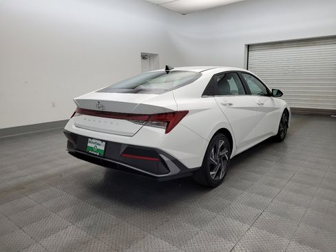 Used 2025 Hyundai Elantra SEL FWD image 9