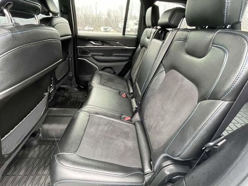 Used 2023 Jeep Grand Cherokee Trailhawk image 11