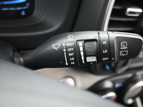 Used 2025 Hyundai Venue SEL image 29