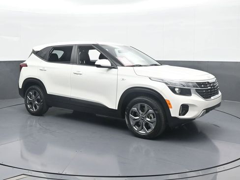 Used 2024 Kia Seltos LX image 8