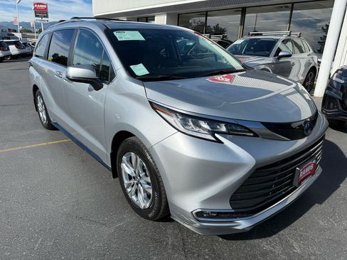 Used 2024 Toyota Sienna Limited AWD/4WD image 2