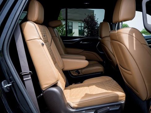 Used 2022 Cadillac Escalade Sport w/ LPO, ONYX Package image 40