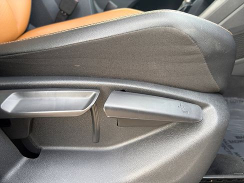 Used 2018 Volkswagen Tiguan SE image 28