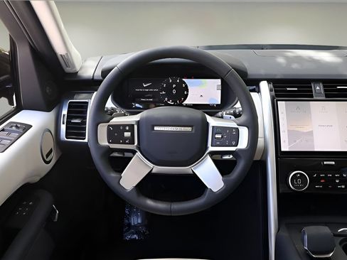 New 2025 Land Rover Discovery S AWD/4WD image 13