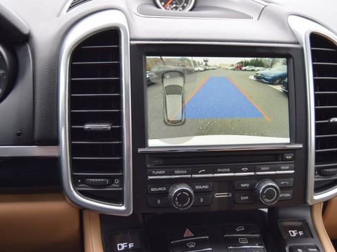 Used 2016 Porsche Cayenne image 38