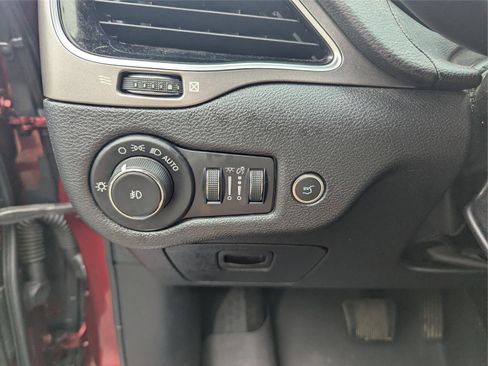 Used 2020 Jeep Cherokee Limited image 29