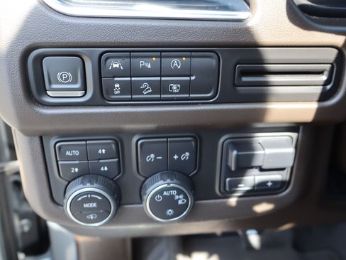 Used 2023 Chevrolet Suburban Z71 w/ Z71 Off-Road Package image 22