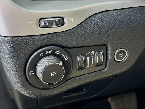 Used 2016 Jeep Cherokee Limited w/ Luxury Group image 14