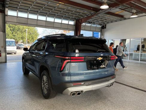 Used 2025 Chevrolet Traverse LT image 6