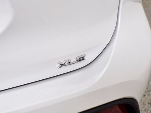 Used 2025 Toyota Highlander XLE AWD/4WD image 16