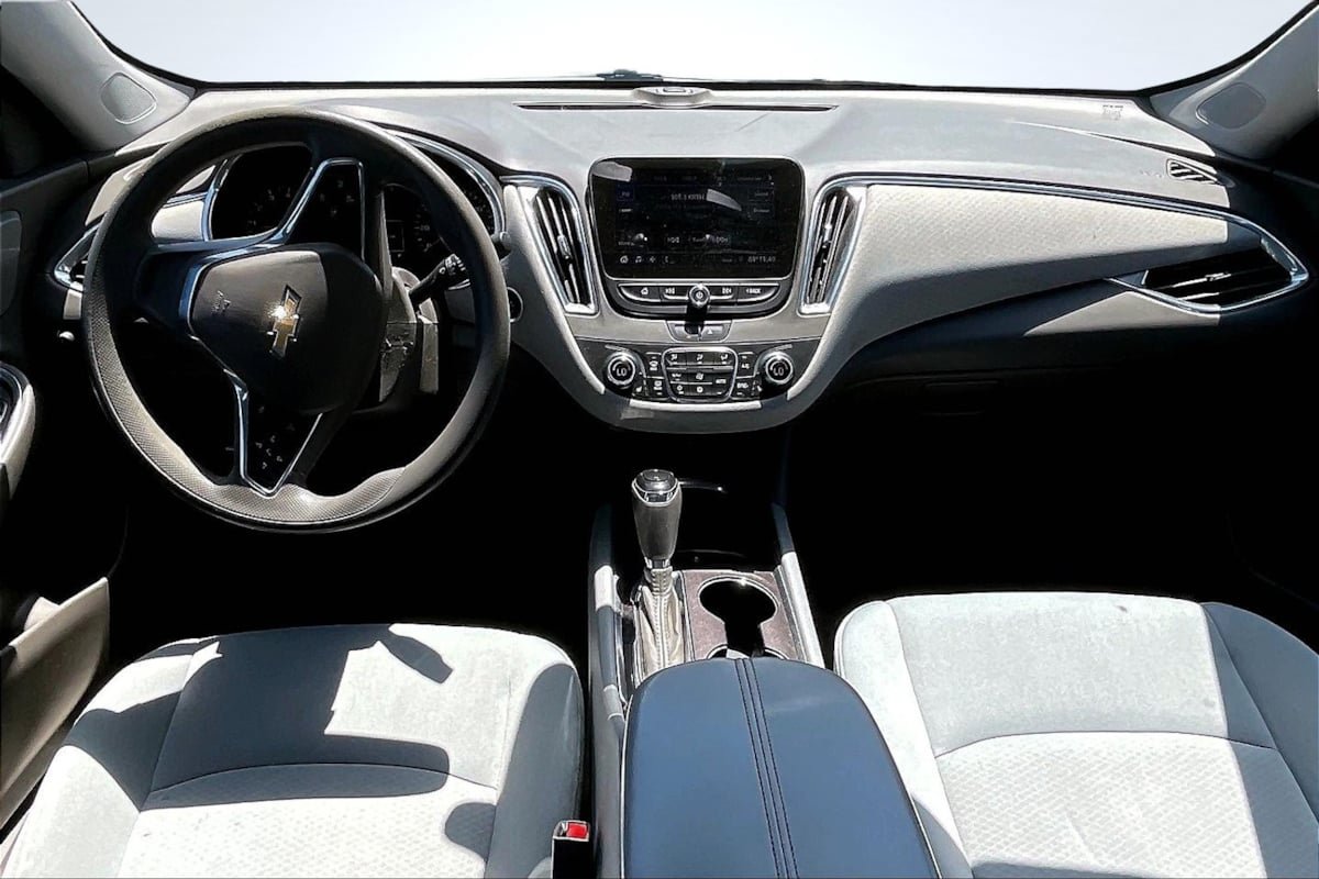 Used 2020 Chevrolet Malibu LT FWD image 16