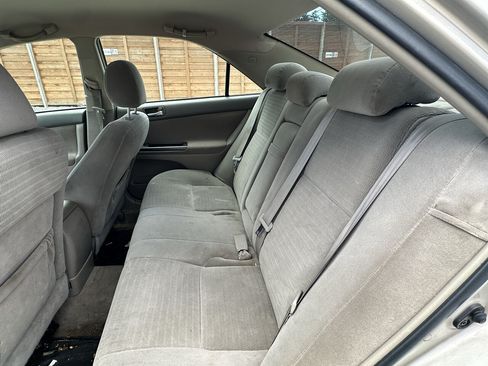 Used 2005 Toyota Camry LE FWD image 6