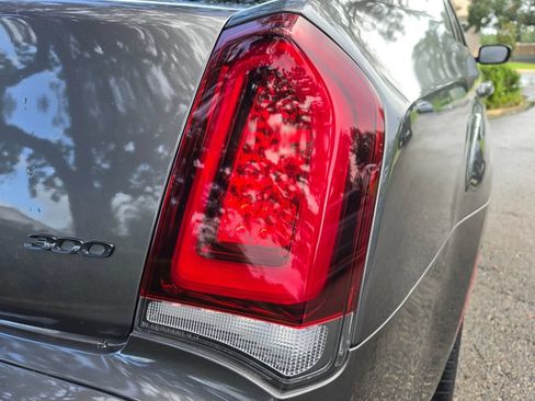 Used 2022 Chrysler 300 Touring L RWD image 12