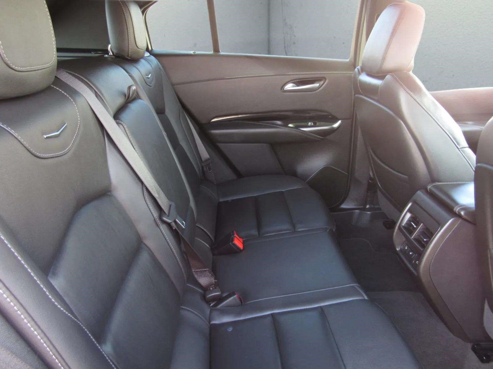 Used 2024 Cadillac XT4 Luxury w/ Cold Weather Package FWD image 9