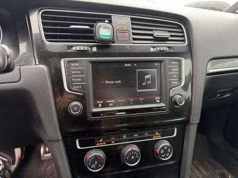 Used 2016 Volkswagen Golf image 8