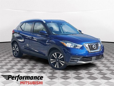 Used 2020 Nissan Kicks SV image 1