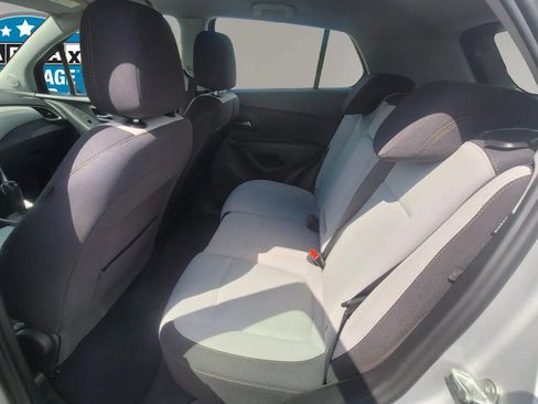 Used 2019 Chevrolet Trax LS FWD image 12