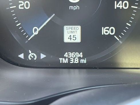 Used 2020 Volvo XC60 T6 Momentum AWD/4WD image 27