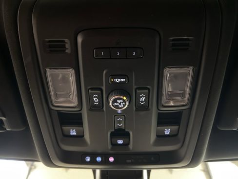 Used 2021 Chevrolet Suburban High Country image 23