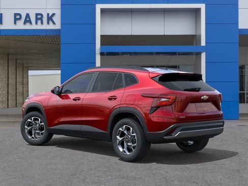 New 2026 Chevrolet Trax LT w/ LT Convenience Package FWD image 3