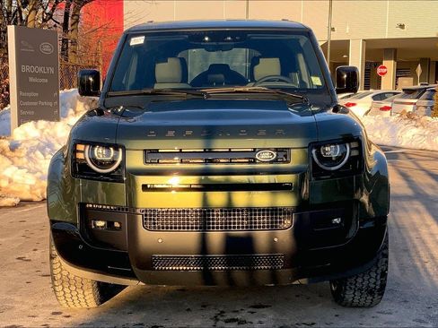 New 2026 Land Rover Defender 110 X-Dynamic SE image 3