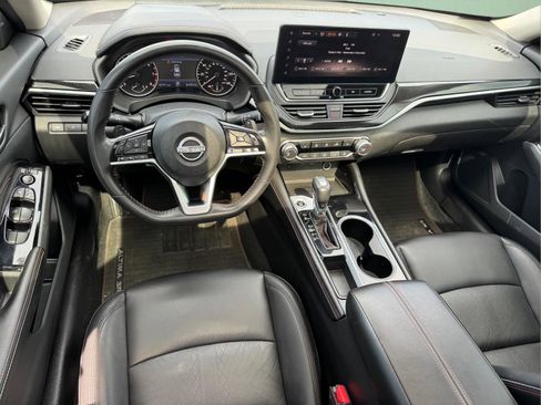 Used 2023 Nissan Altima 2.5 SR w/ SR Premium Package image 11