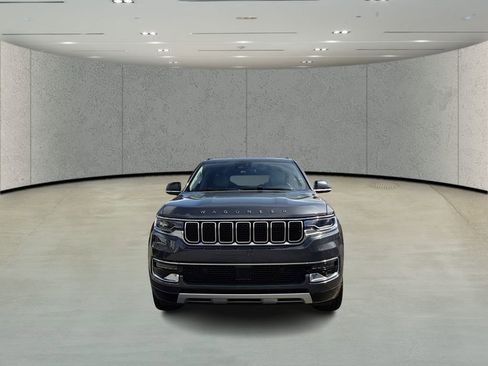 Used 2024 Jeep Wagoneer L Series II image 2