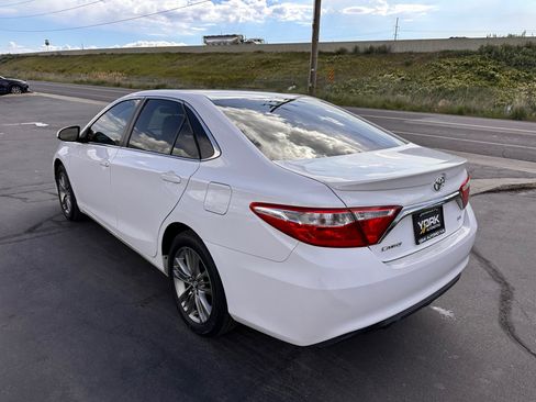 Used 2016 Toyota Camry SE FWD image 4