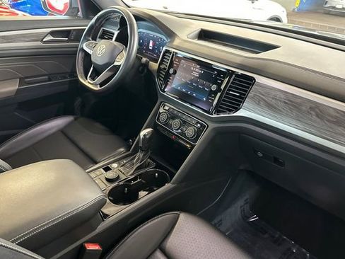 Certified 2022 Volkswagen Atlas Cross Sport SE AWD/4WD image 20