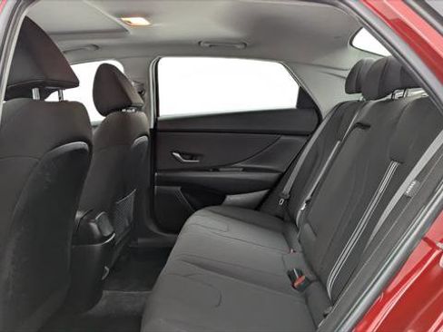 Used 2025 Hyundai Elantra SEL image 17