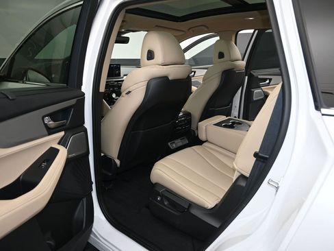 Used 2025 Acura MDX SH-AWD w/ Technology Package image 12