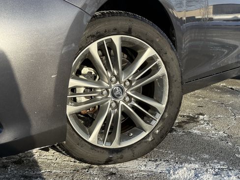 Used 2017 Toyota Camry SE image 10