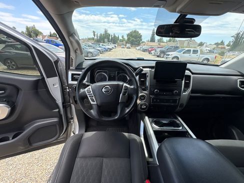 Used 2017 Nissan Titan SV AWD/4WD image 16