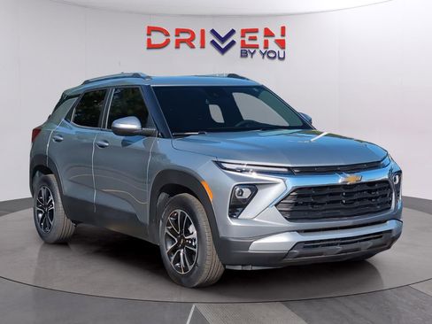 Used 2025 Chevrolet TrailBlazer LT FWD image 7