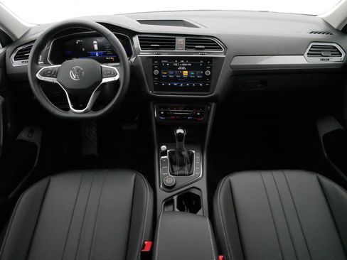 Certified 2024 Volkswagen Tiguan SE image 10