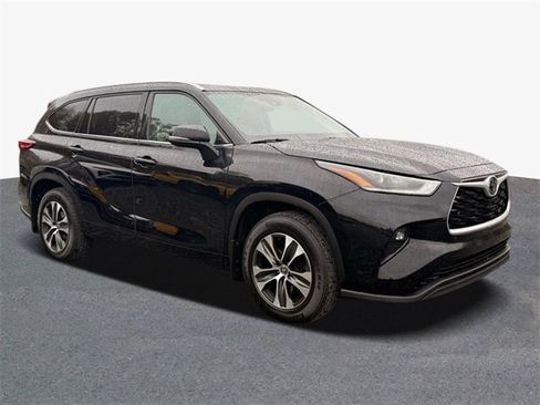 Used 2021 Toyota Highlander XLE image 4