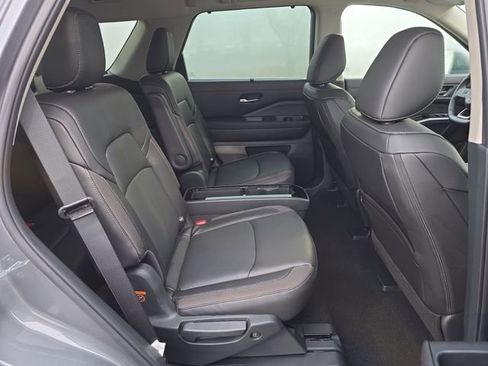 New 2025 Nissan Pathfinder SL w/ SL Premium Package image 10