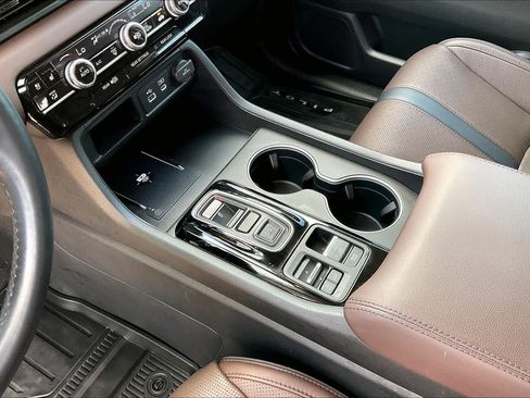 Used 2024 Honda Pilot Elite image 16