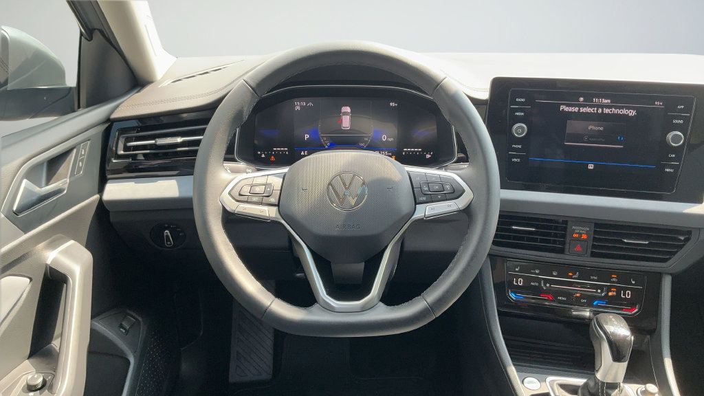Used 2026 Volkswagen Jetta SE FWD image 9