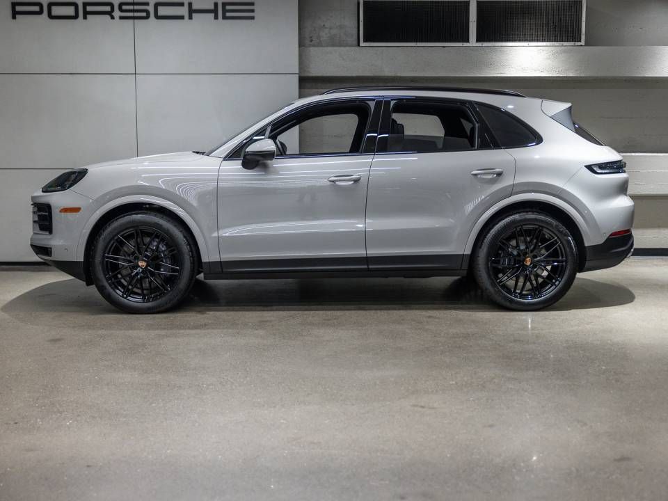 Certified 2026 Porsche Cayenne AWD/4WD image 2