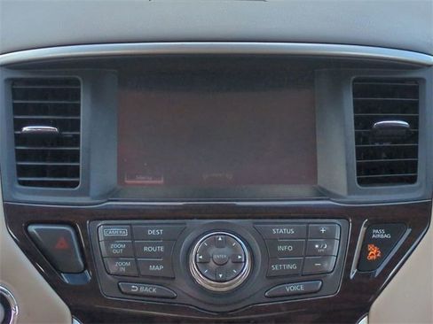 Used 2015 Nissan Pathfinder Platinum image 18