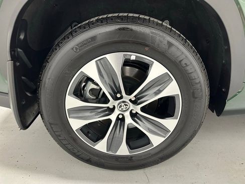 Used 2025 Toyota Highlander XLE image 74