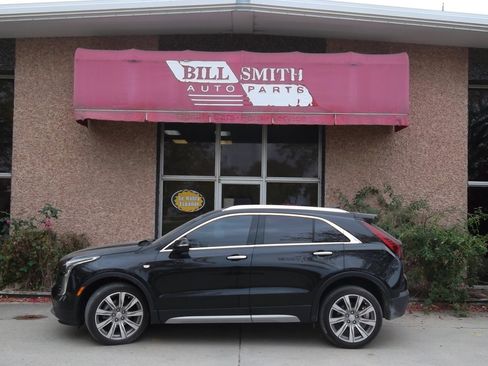 Used 2021 Cadillac XT4 Premium Luxury FWD image 2